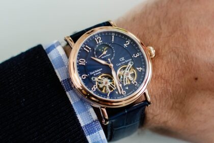 pe ce mână se poartă ceasul